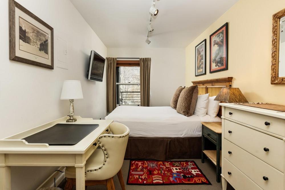 Durant Unit A101, Centrally Located, Sunny With Great Views, A/c & Fireplace *